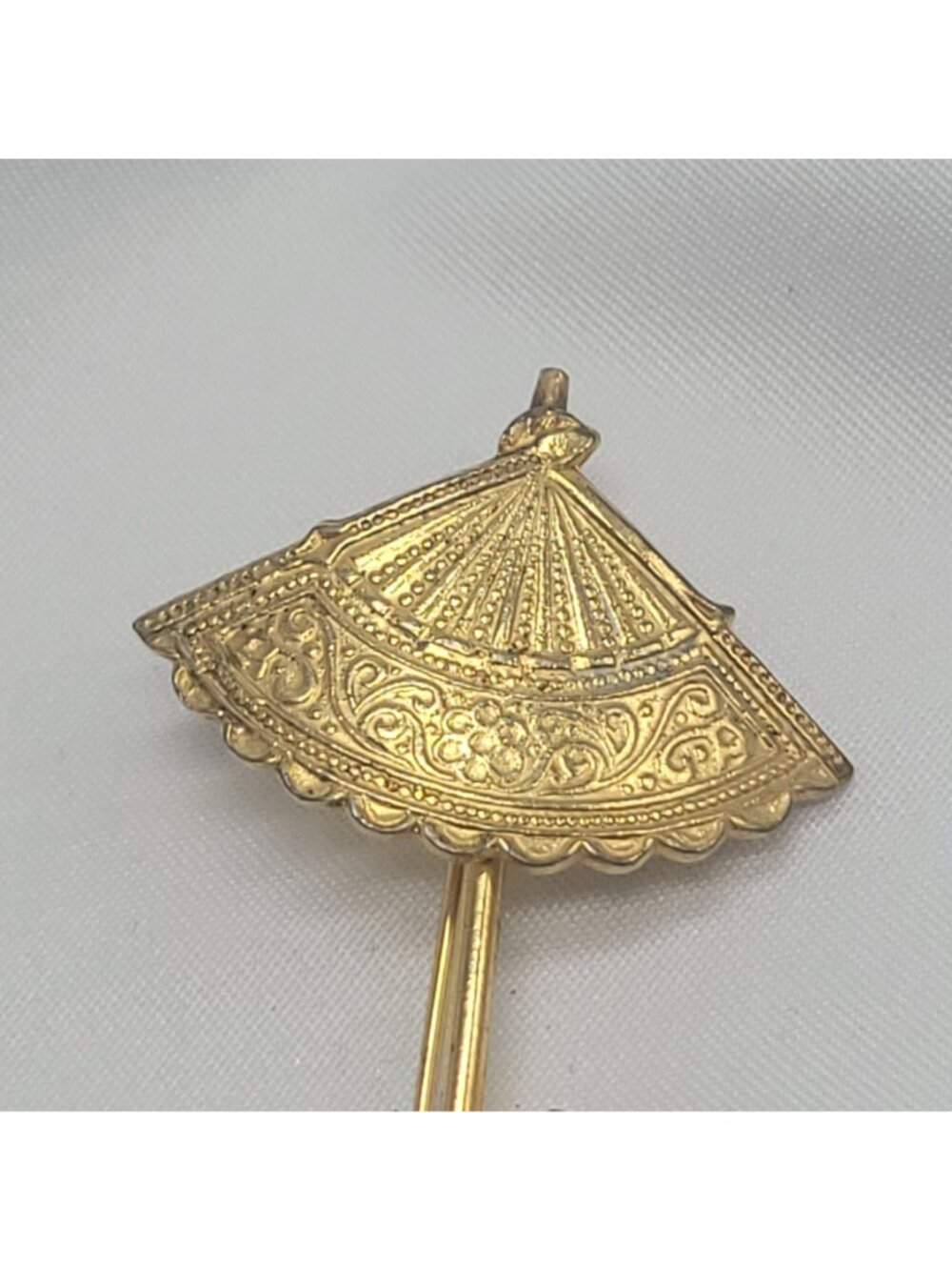 Vtg Gold-Tone Umbrella Parasol Brooch Pin Intricate Etching & Bow Signed Spain 2 - Picture 8 of 10